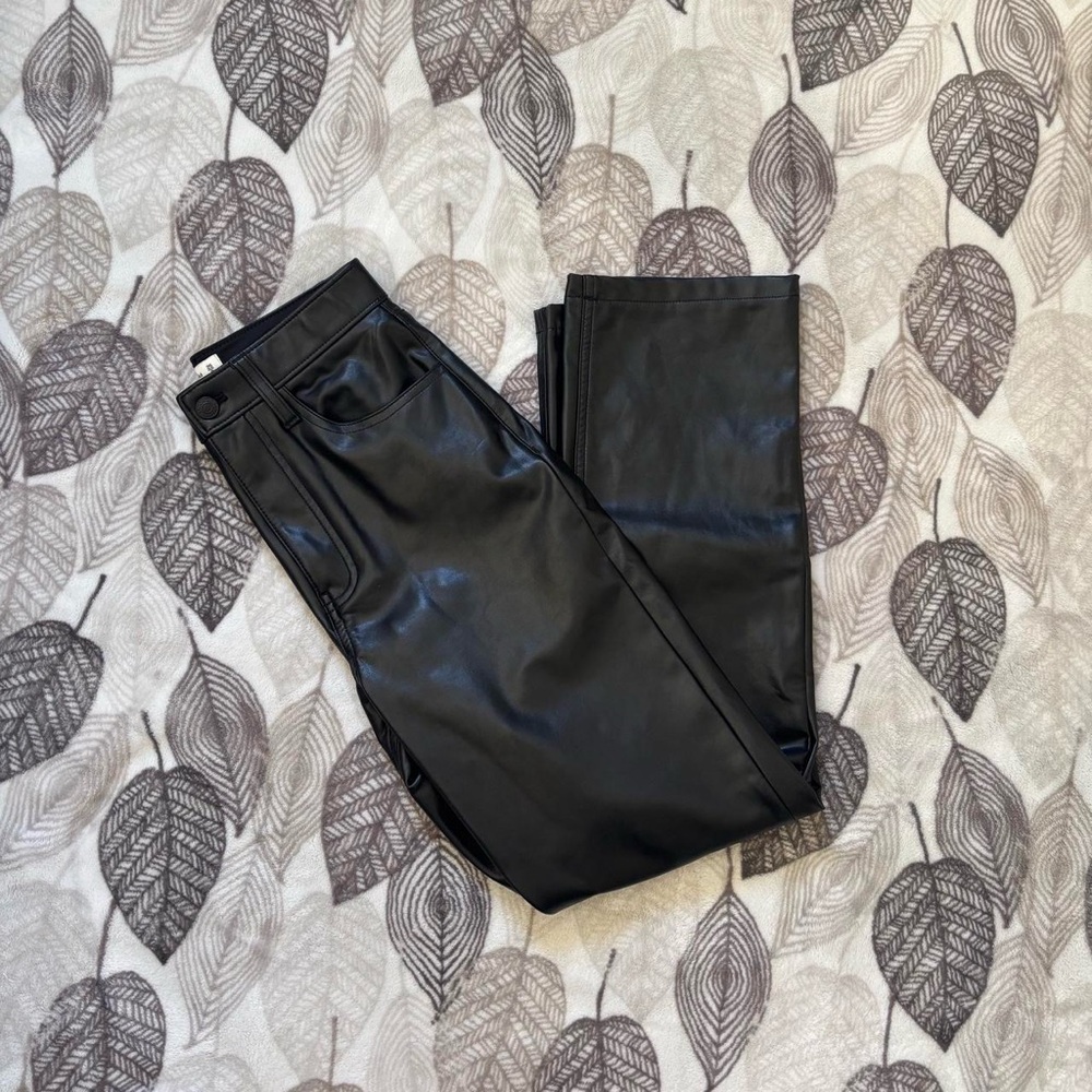 25/0s Abercrombie & Fitch Black Faux Leather Pants